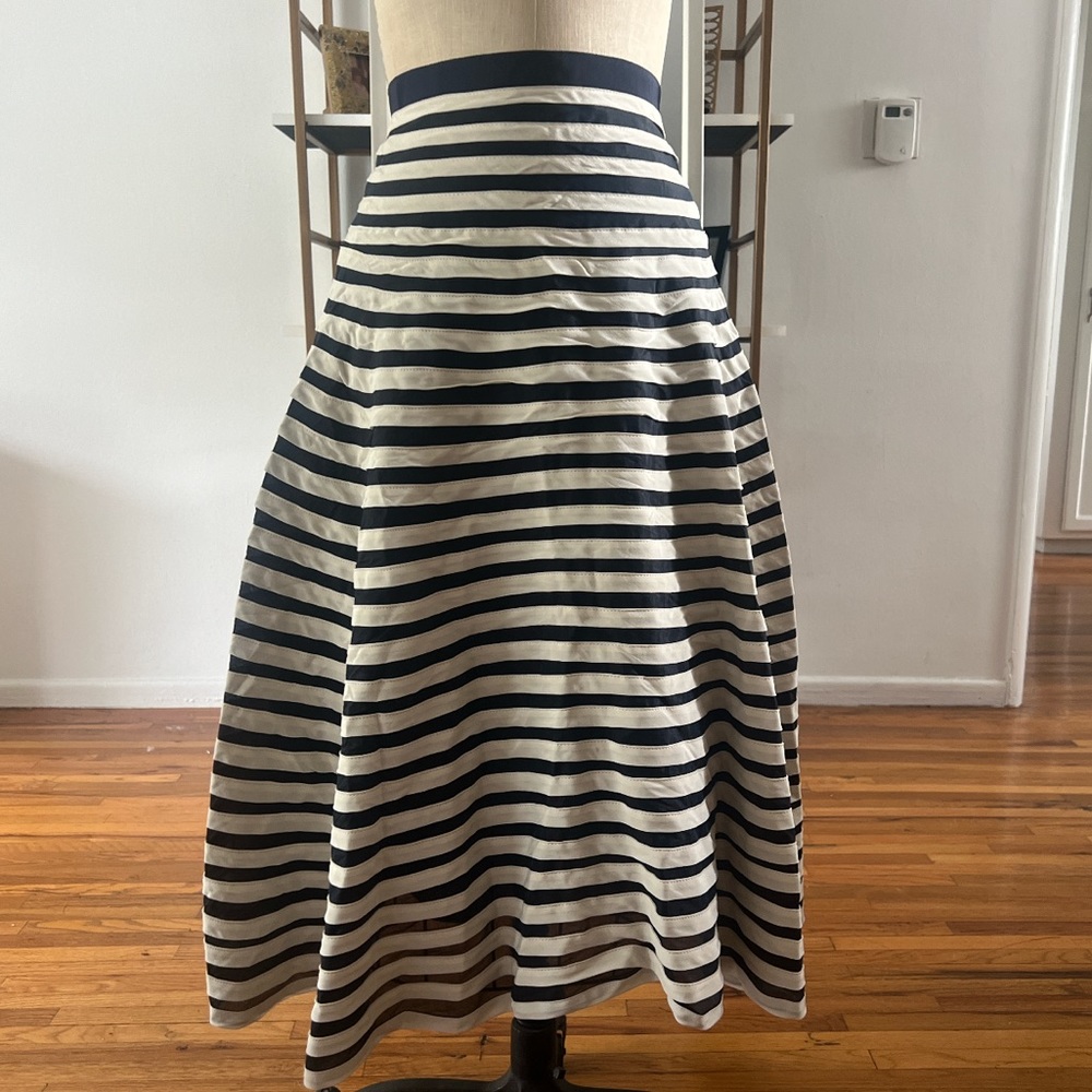 Marc by Marc Jacob’s navy and white 100% silk skirt Size 2